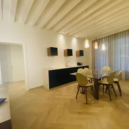 Sweet Time Venice, Luxury San Marco Frezzaria Apt! * Βενετία