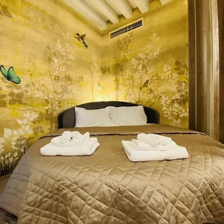 Sweet Time Venice, Luxury San Marco Frezzaria Apt! Apartment *