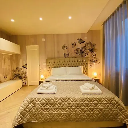 Sweet Time Venice, Luxury San Marco Frezzaria Apt! Apartment