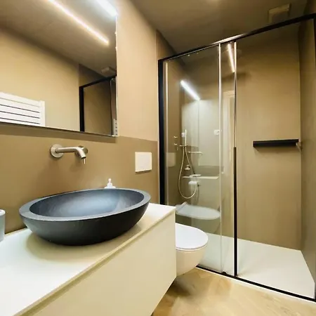 Apartment Sweet Time Venice, Luxury San Marco Frezzaria Apt! *