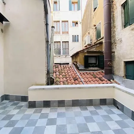 Apartment Sweet Time Venice, Luxury San Marco Frezzaria Apt!