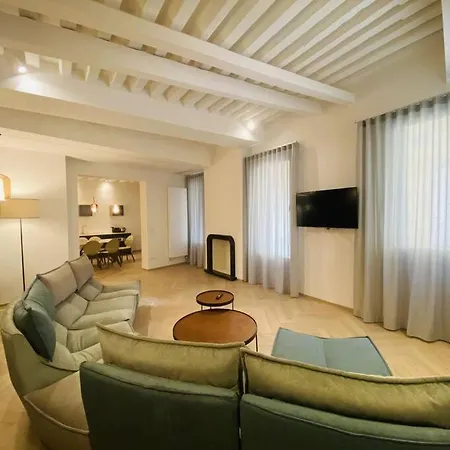 Sweet Time Venice, Luxury San Marco Frezzaria Apt! *