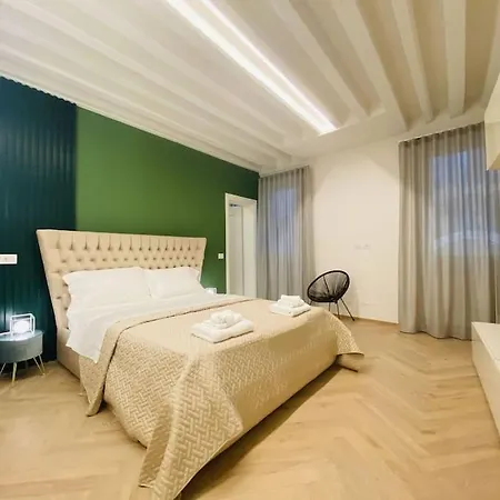 Sweet Time Venice, Luxury San Marco Frezzaria Apt!