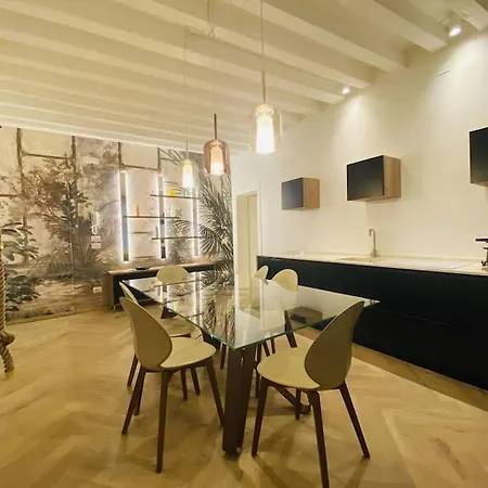 Sweet Time Venice, Luxury San Marco Frezzaria Apt!