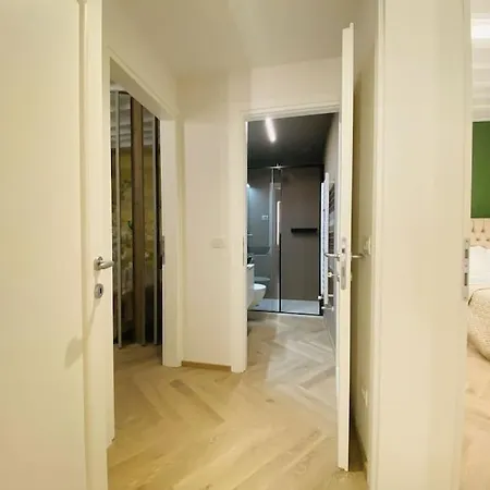 Sweet Time Venice, Luxury San Marco Frezzaria Apt! Apartment *