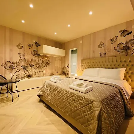 Sweet Time Venice, Luxury San Marco Frezzaria Apt! Apartment
