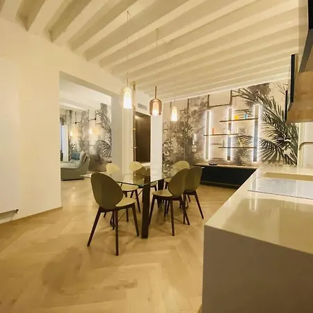 Sweet Time Venice, Luxury San Marco Frezzaria Apt! Apartment