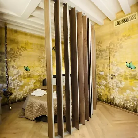 Apartment Sweet Time Venice, Luxury San Marco Frezzaria Apt! *