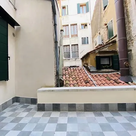 Sweet Time Venice, Luxury San Marco Frezzaria Apt! Apartment