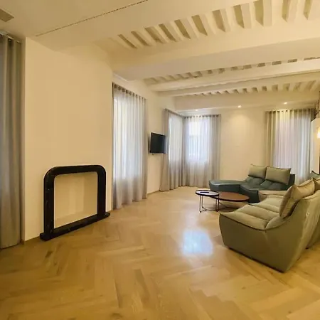 Sweet Time Venice, Luxury San Marco Frezzaria Apt! Apartment *
