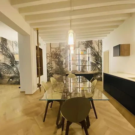 Apartment Sweet Time Venice, Luxury San Marco Frezzaria Apt! *