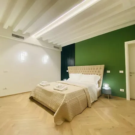 Sweet Time Venice, Luxury San Marco Frezzaria Apt! Apartment