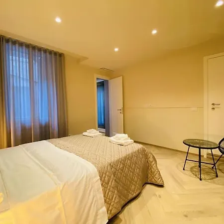 Apartment Sweet Time Venice, Luxury San Marco Frezzaria Apt! Venice