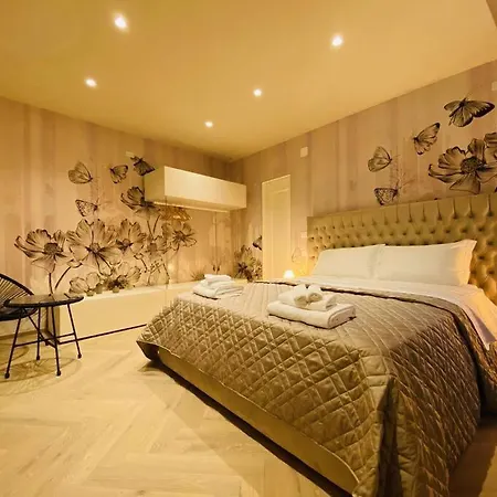 Sweet Time Venice, Luxury San Marco Frezzaria Apt! * Venice