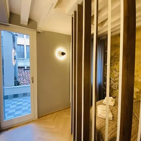 Sweet Time Venice, Luxury San Marco Frezzaria Apt! Apartment Venice