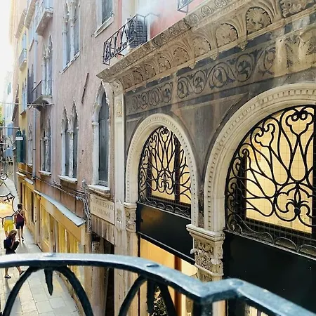 Sweet Time Venice, Luxury San Marco Frezzaria Apt!