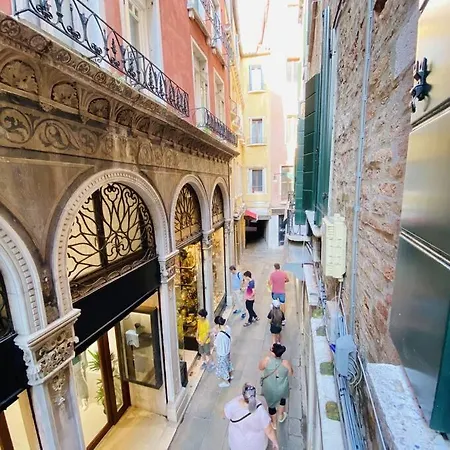 Sweet Time Venice, Luxury San Marco Frezzaria Apt! البندقية