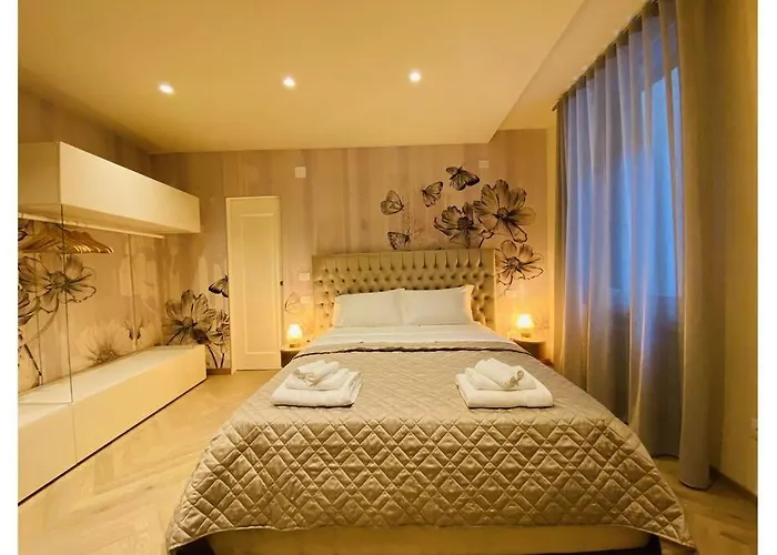 Sweet Time Venice, Luxury San Marco Frezzaria Apt! Апартаменты