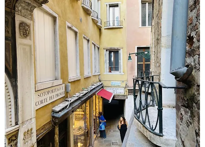 Sweet Time Venice, Luxury San Marco Frezzaria Apt! Апартаменты