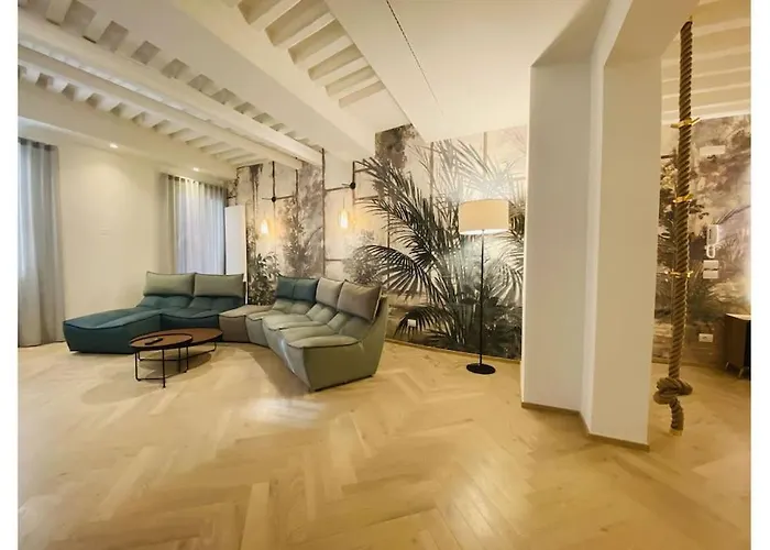 Sweet Time Venice, Luxury San Marco Frezzaria Apt! Апартаменты Венеция