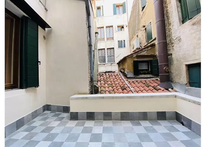 Sweet Time Venice, Luxury San Marco Frezzaria Apt! Апартаменты