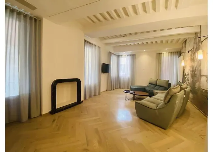 Sweet Time Venice, Luxury San Marco Frezzaria Apt! Апартаменты *