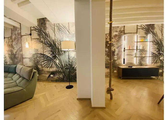 Sweet Time Venice, Luxury San Marco Frezzaria Apt! * Венеция