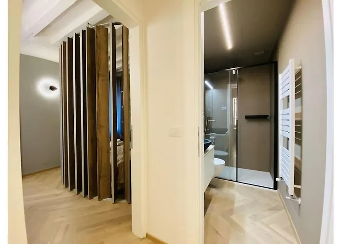 Sweet Time Venice, Luxury San Marco Frezzaria Apt! *