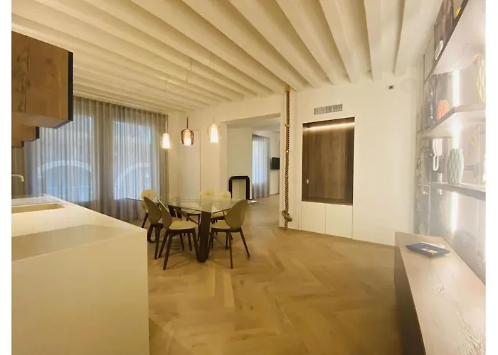Апартаменты Sweet Time Venice, Luxury San Marco Frezzaria Apt! *