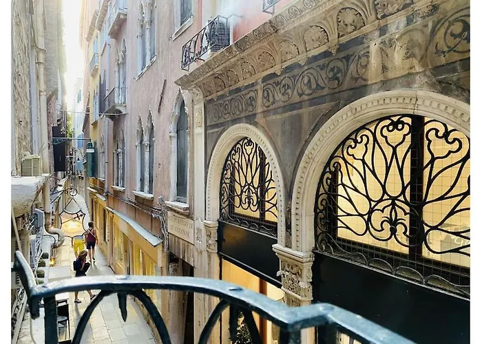 Sweet Time Venice, Luxury San Marco Frezzaria Apt!