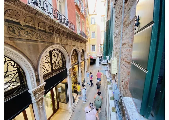 Sweet Time Venice, Luxury San Marco Frezzaria Apt! Венеция