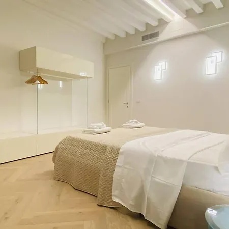 Sweet Time Venice, Luxury San Marco Frezzaria Apt! *
